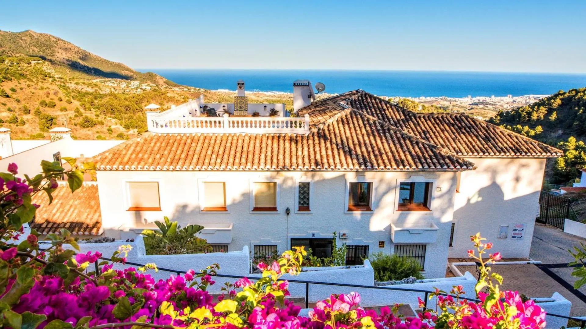 Mijas Pueblo, 3 Terraces & Pool With Sea View Apartment