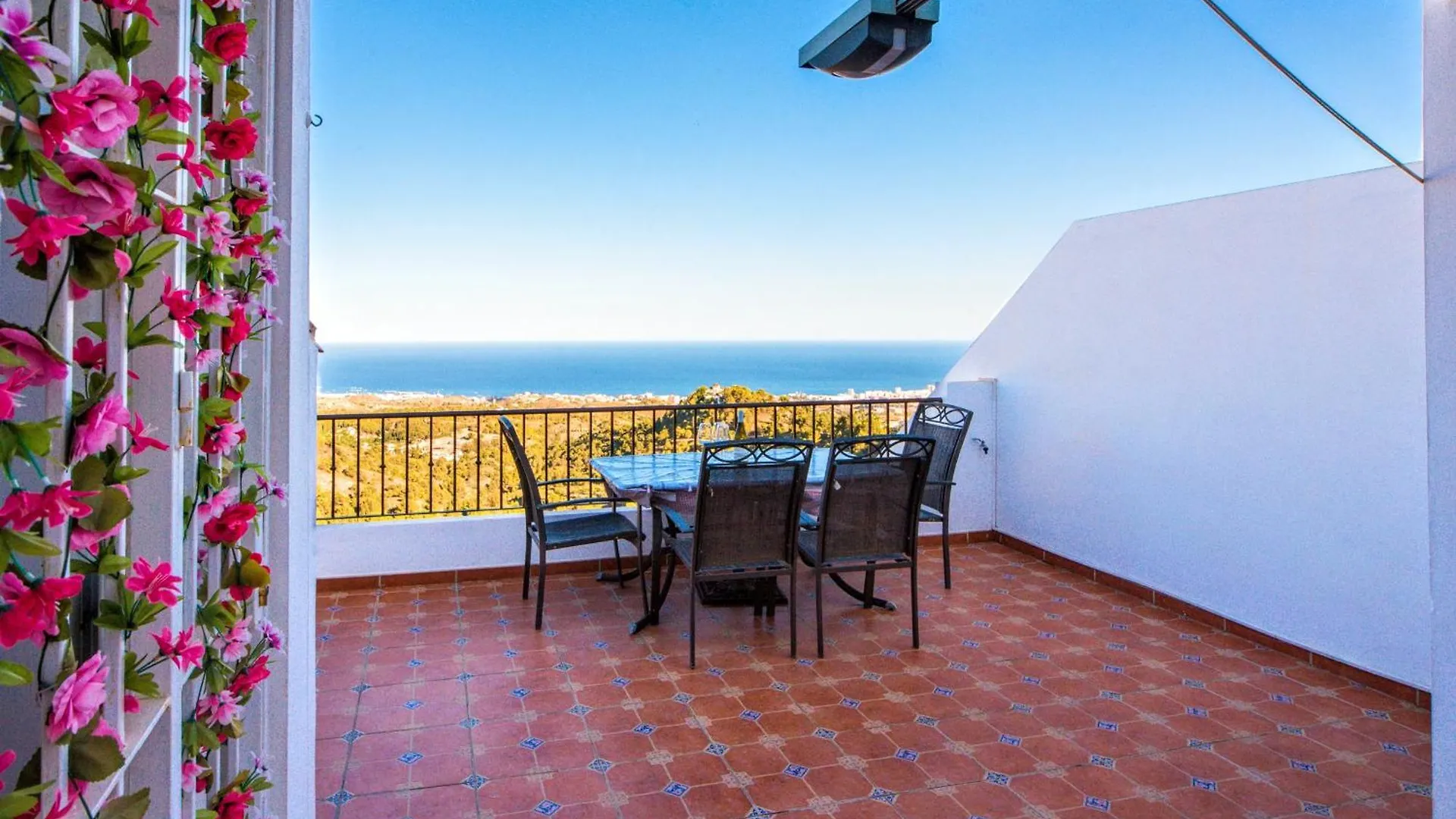 Mijas Pueblo, 3 Terraces & Pool With Sea View Apartment